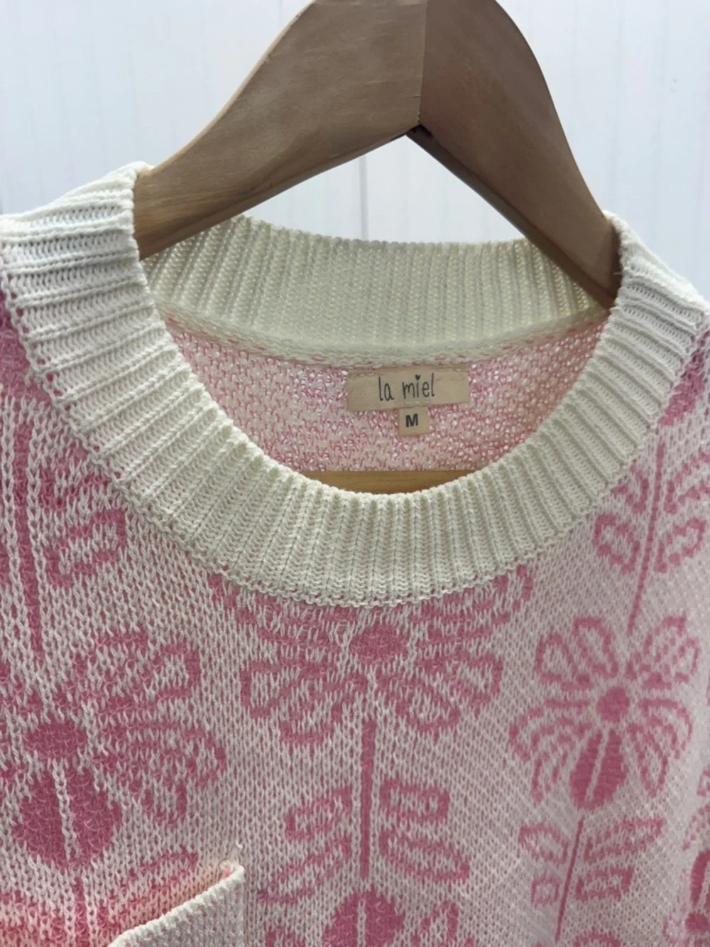 LA MIEL Cream and Pink Floral Knit Sleeveless Sweater Vest - Picture 5 of 6